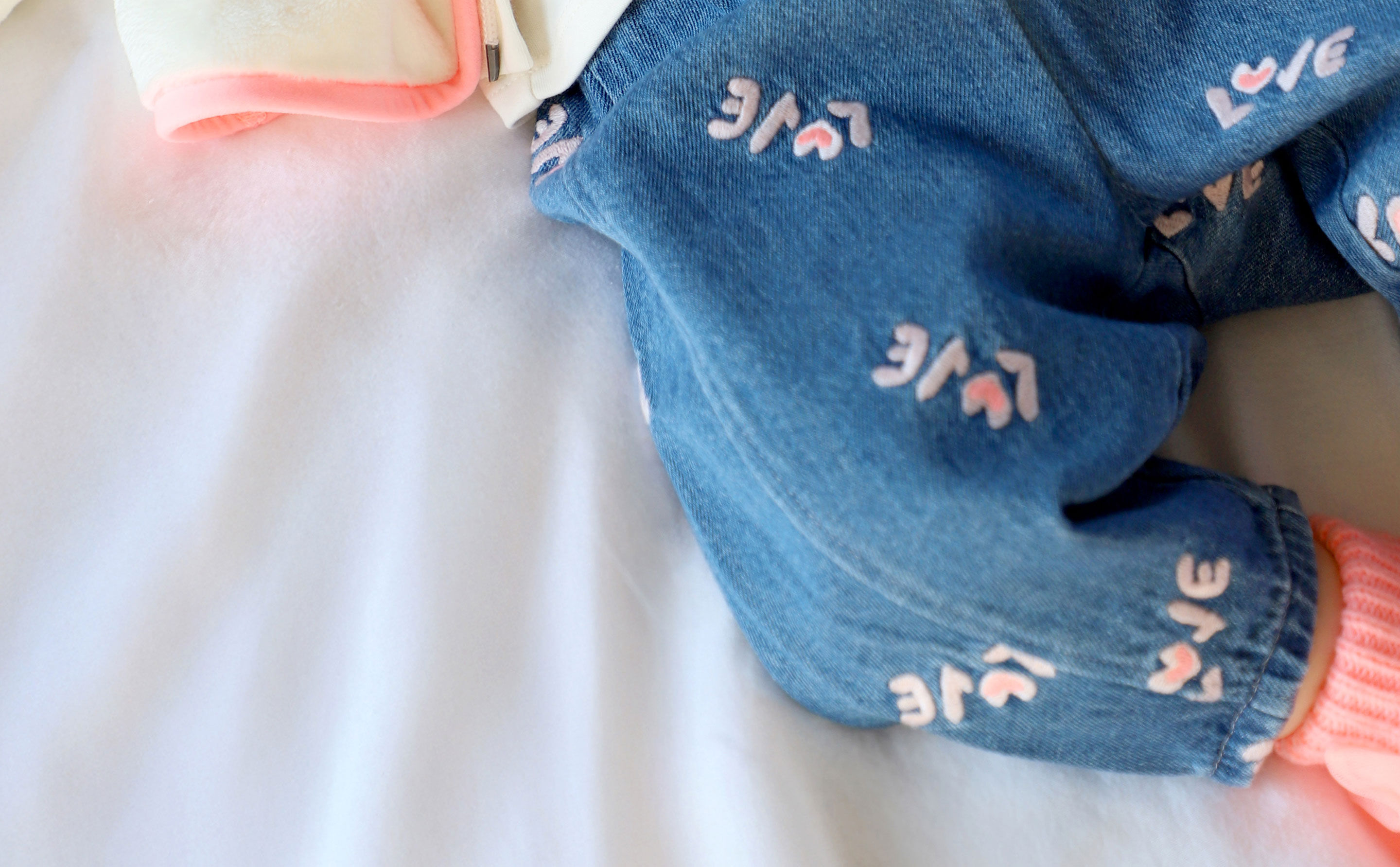 Premium and luxury brand children&rsquo;s clothing on sale at Billieblush.